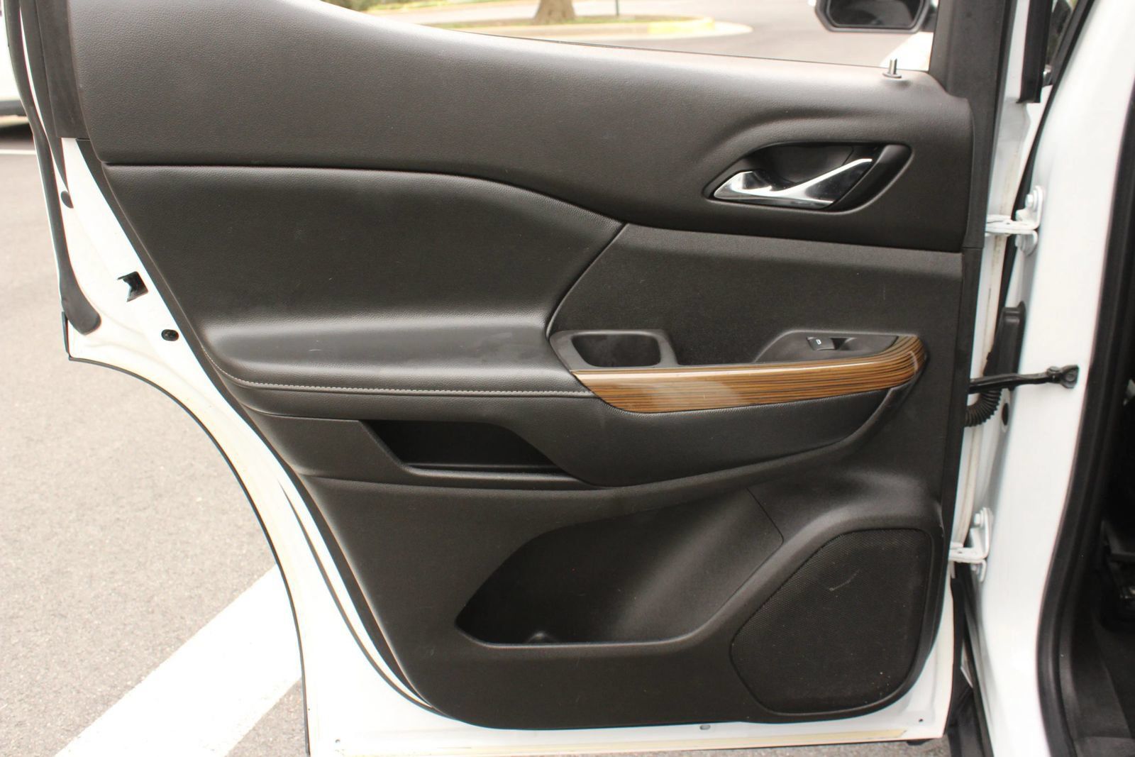Used 2020 GMC Acadia SLE w/ Driver Convenience Package FWD image 22