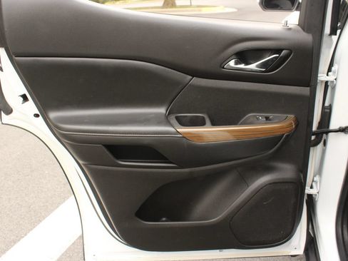 Used 2020 GMC Acadia SLE w/ Driver Convenience Package FWD image 22