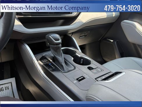 Used 2022 Toyota Highlander XLE AWD/4WD image 33
