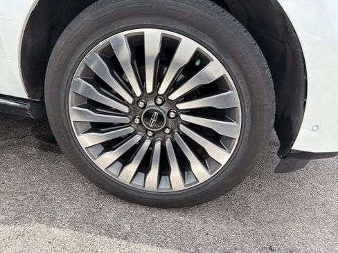 Used 2020 Lincoln Navigator Reserve w/ Equipment Group 208A Reserve image 4