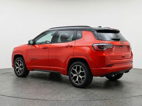Used 2025 Jeep Compass Limited AWD/4WD image 5