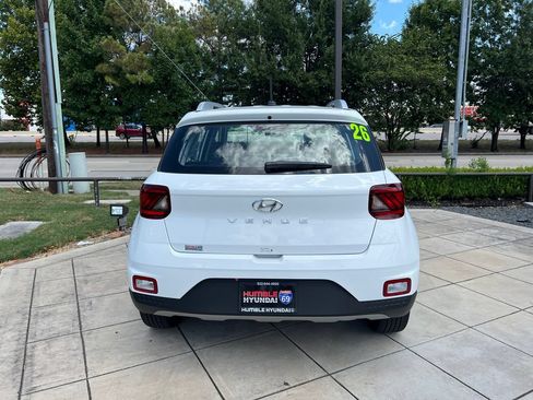 Certified 2026 Hyundai Venue SEL FWD image 12