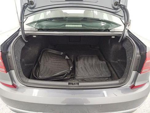 Used 2017 Volkswagen Passat 1.8T SEL Premium image 34