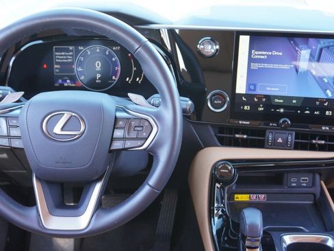 Used 2025 Lexus NX 250 FWD w/ Towing Package (2000 Lbs) image 27