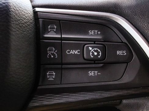 Used 2023 Jeep Grand Cherokee Altitude AWD/4WD image 28