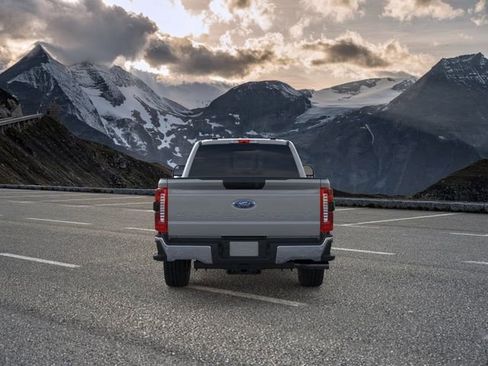 New 2026 Ford F250 XLT w/ XLT Premium Package AWD/4WD image 5