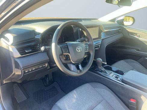 Used 2025 Toyota Camry LE image 10