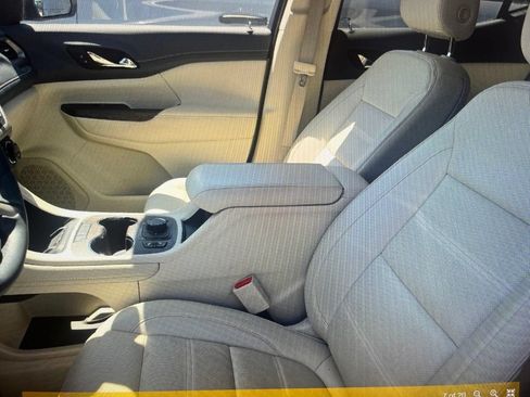 Used 2023 GMC Acadia Denali AWD/4WD image 4