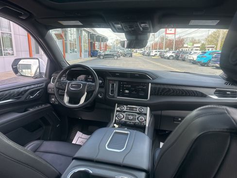 Used 2023 GMC Yukon XL Denali w/ Advanced Technology Package AWD/4WD image 15