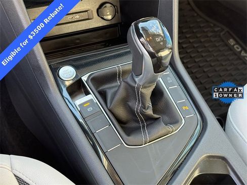 Certified 2025 Volkswagen Taos SE image 22