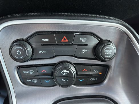 Used 2020 Dodge Challenger SXT RWD image 16