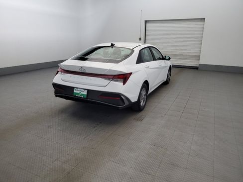 Used 2025 Hyundai Elantra SE w/ Cargo Package FWD image 9