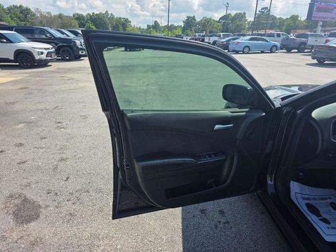 Used 2020 Dodge Charger SXT RWD image 6