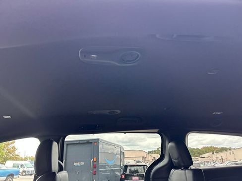 New 2026 Chrysler Pacifica Select image 25