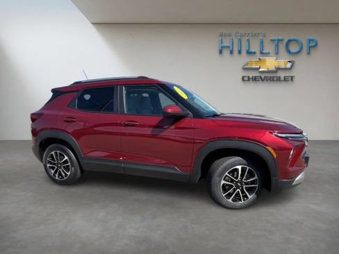 Used 2025 Chevrolet TrailBlazer LT AWD/4WD image 3
