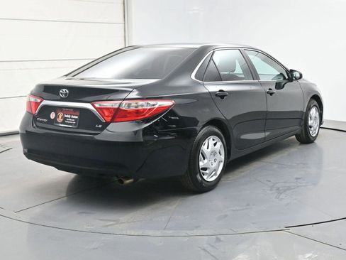 Used 2015 Toyota Camry LE image 21
