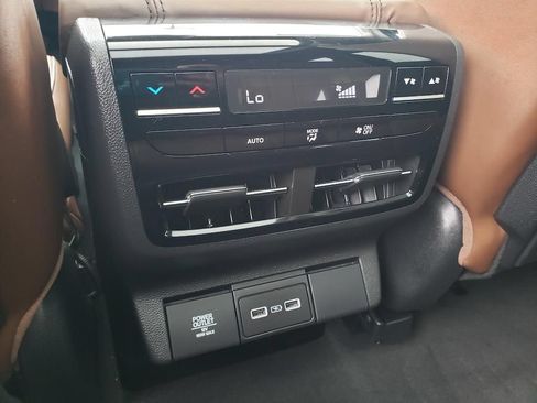 Certified 2024 Acura MDX SH-AWD w/ Technology Package image 12