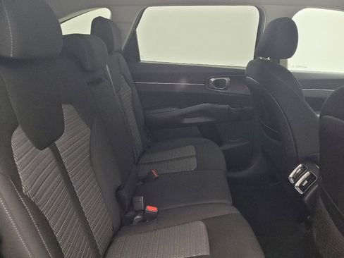 Used 2022 Kia Sorento LX AWD/4WD image 19