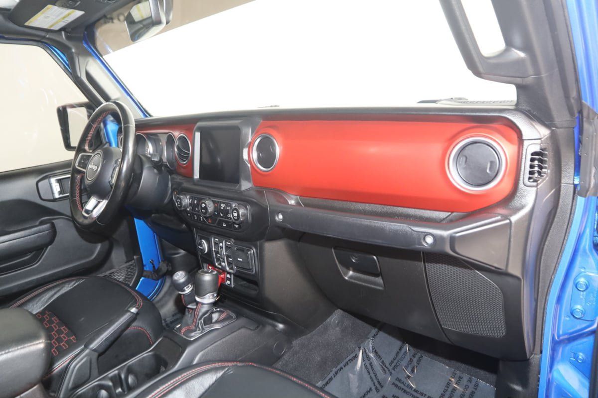 Used 2022 Jeep Gladiator Rubicon w/ Cold Weather Group AWD/4WD image 32