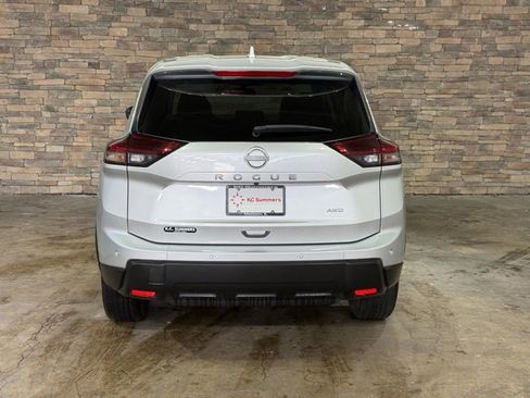 Certified 2025 Nissan Rogue SV image 5