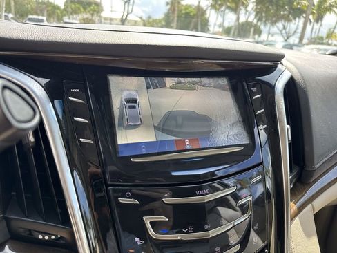 Used 2018 Cadillac Escalade Luxury AWD/4WD image 49