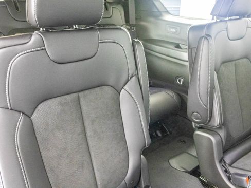 New 2025 Jeep Grand Cherokee L Altitude image 35