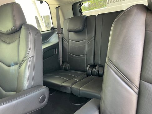 Used 2019 Cadillac Escalade Premium Luxury RWD image 32