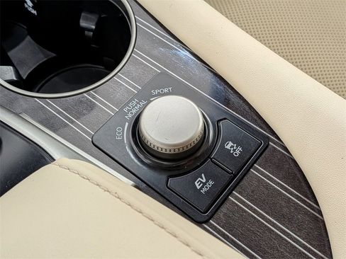 Used 2019 Lexus RX 450h AWD image 30