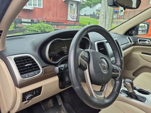 Used 2017 Jeep Grand Cherokee Laredo w/ Quick Order Package 23E AWD/4WD image 10