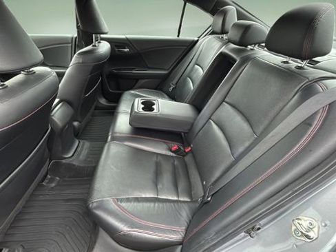 Used 2017 Honda Accord Sport Special Edition image 18