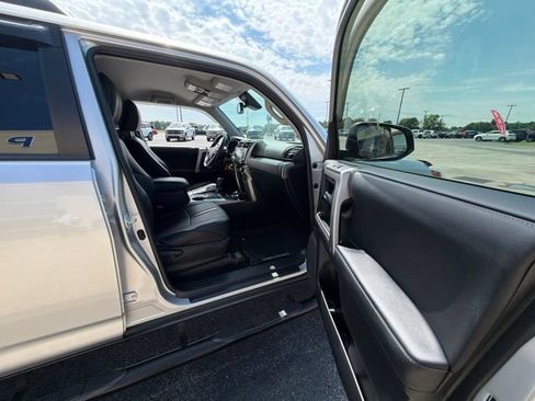 Used 2021 Toyota 4Runner SR5 AWD/4WD image 22