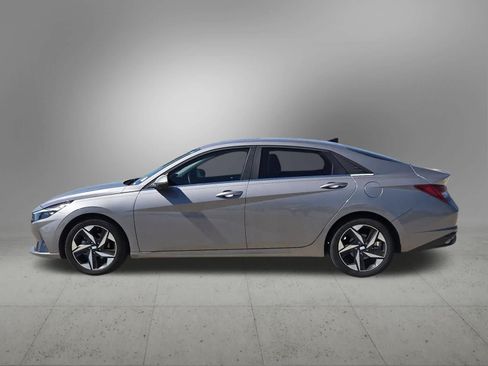 Used 2023 Hyundai Elantra Limited FWD image 3