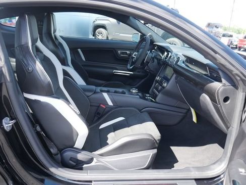 Used 2022 Ford Mustang Shelby GT500 w/ Carbon Fiber Track Pack RWD image 28