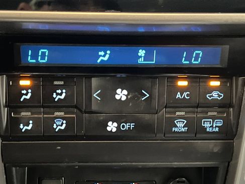 Used 2018 Toyota 4Runner Limited w/ Four Season Floor Mat Package AWD/4WD image 59