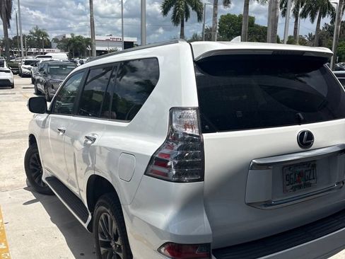 Used 2021 Lexus GX 460 Premium w/ Premium Package AWD/4WD image 3