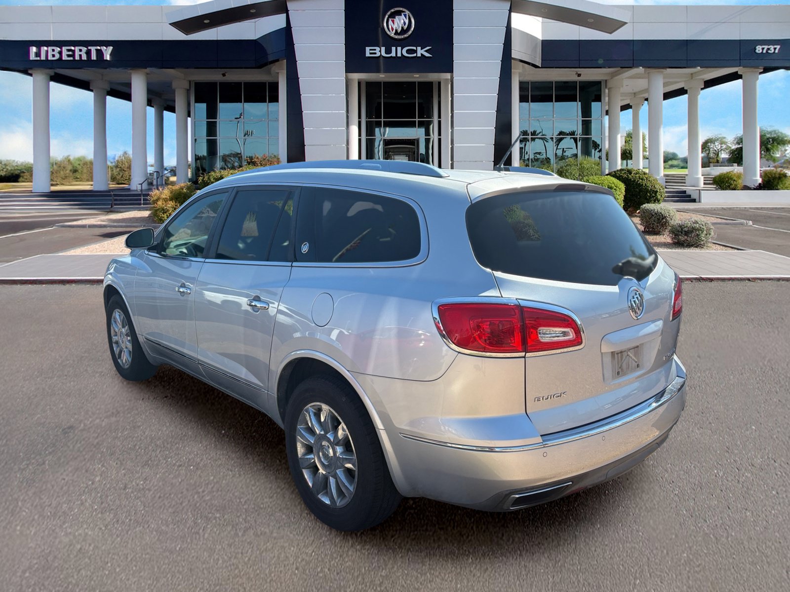 Used 2015 Buick Enclave Leather FWD image 3