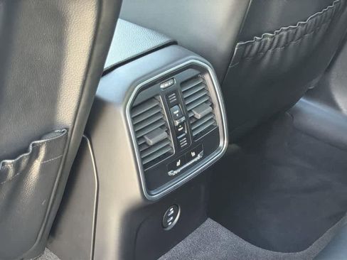 Used 2022 Porsche Macan image 31