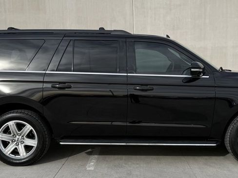 Used 2021 Ford Expedition Max XLT image 3