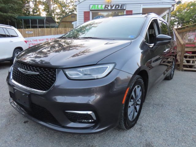 Used 2021 Chrysler Pacifica Touring-L FWD image 2