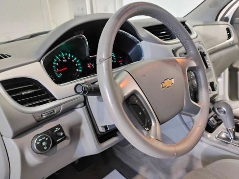 Used 2017 Chevrolet Traverse LT FWD image 42
