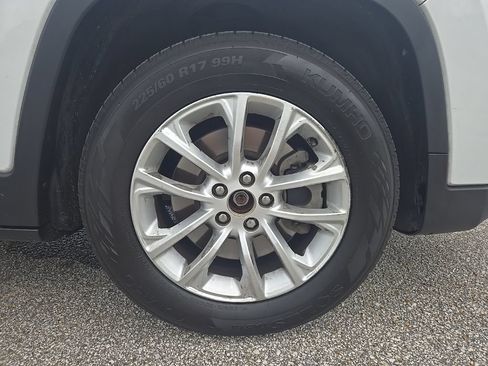 Used 2020 Jeep Cherokee Latitude FWD image 27