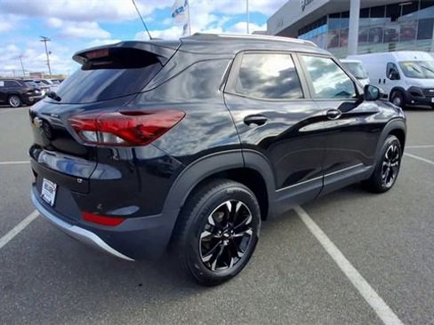 Used 2022 Chevrolet TrailBlazer LT w/ Sun and Liftgate Package image 8