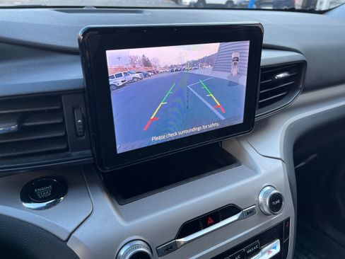 Certified 2023 Ford Explorer XLT w/ Class IV Trailer Tow Package image 19