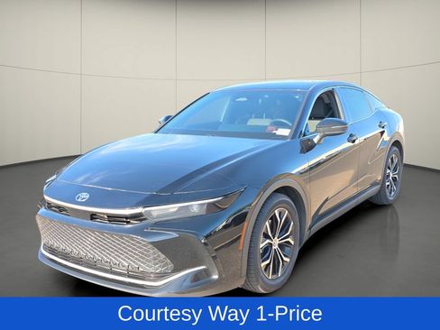 Used 2023 Toyota Crown AWD/4WD image 4