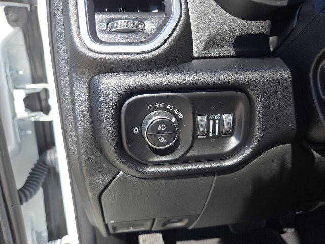 Used 2026 RAM 2500 Laramie AWD/4WD image 17