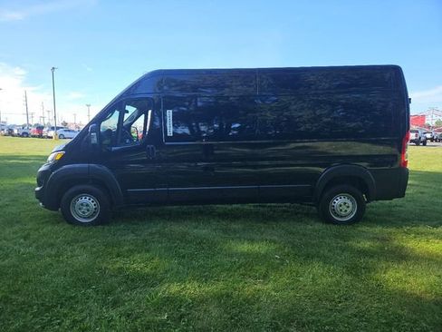Used 2025 RAM ProMaster 2500 FWD image 8