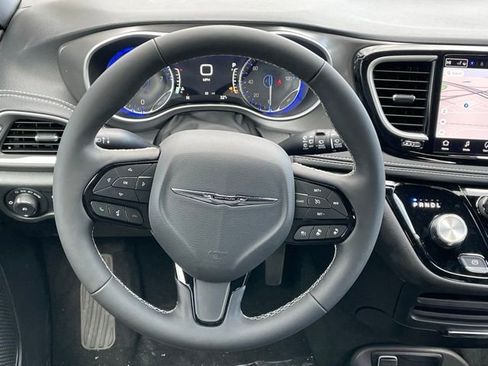 New 2026 Chrysler Pacifica Select FWD image 40