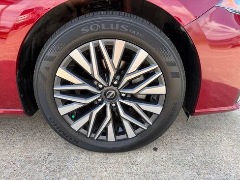 Used 2024 Nissan Altima 2.5 SV FWD image 10