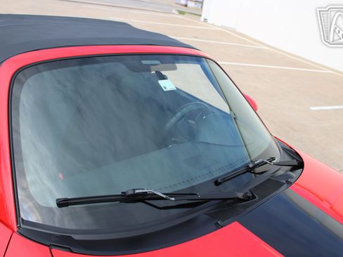 Used 2006 MAZDA MX-5 Miata Sport RWD image 28