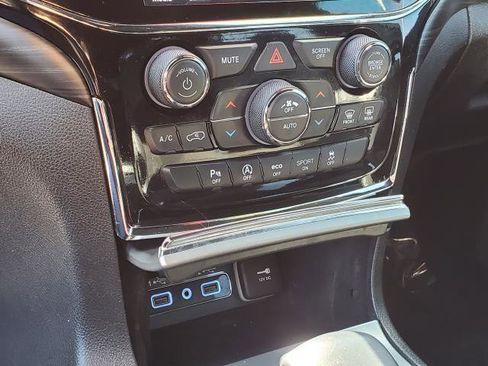 Used 2022 Jeep Grand Cherokee Laredo X AWD/4WD image 17